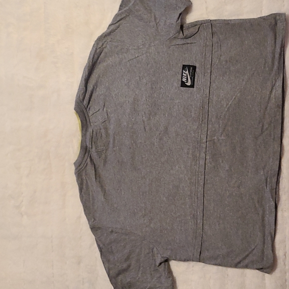 Nike Crop Top - Picture 2 of 3